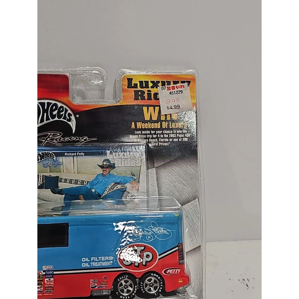 2002 Hot Wheels Racing NASCAR Luxury Rides Richard Petty Motor Coach #B0545 NIP
